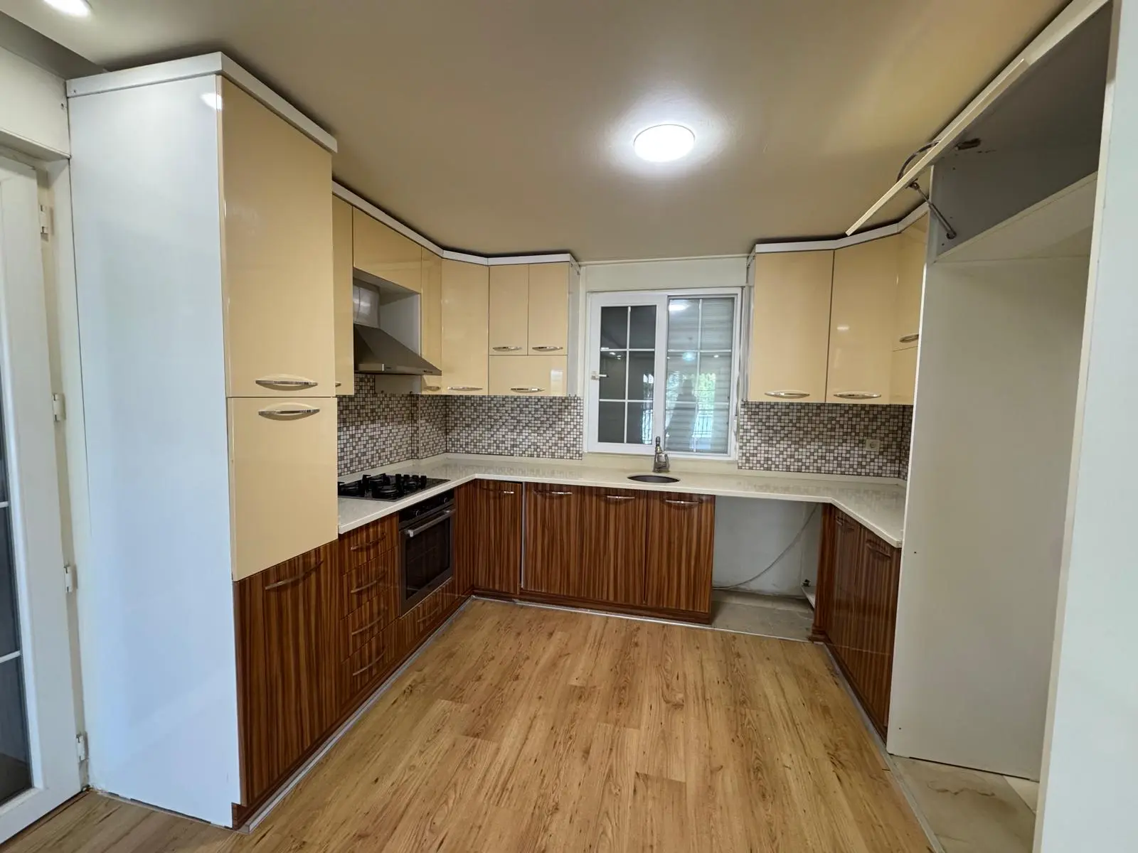 Fitted kitchen